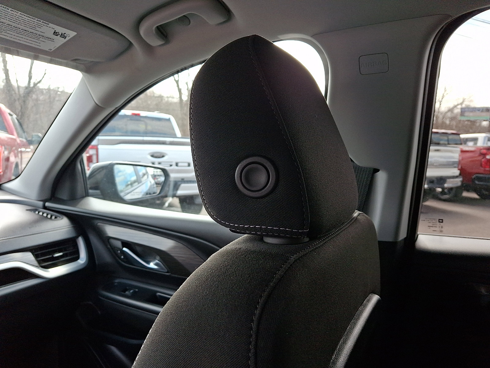 Used 2023 GMC Terrain SLE w/ Driver Convenience Package image 17