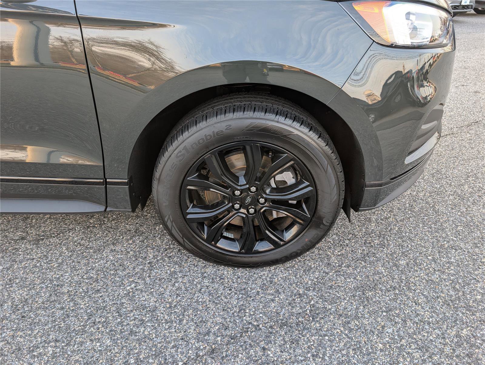 Certified 2024 Ford Edge SE w/ Black Appearance Package image 9