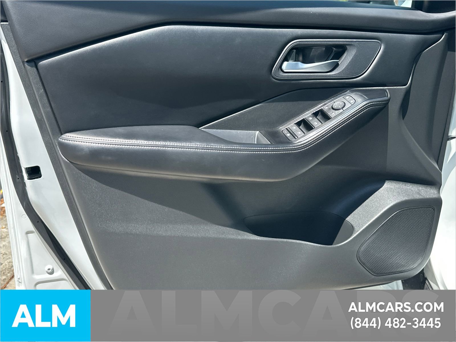 Used 2025 Nissan Rogue SV FWD image 11