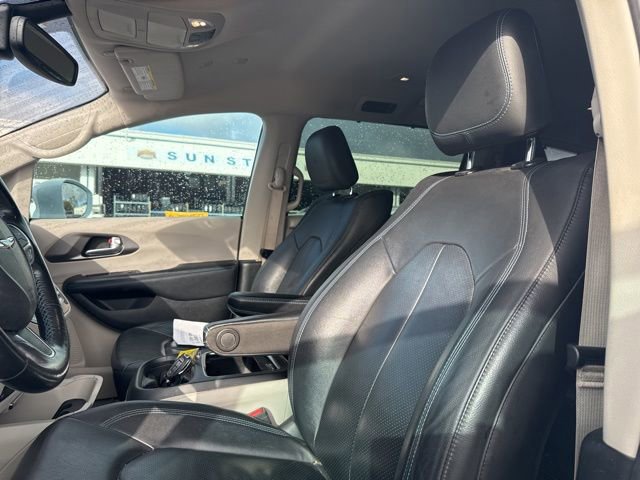 Used 2021 Chrysler Pacifica Touring-L w/ Uconnect Theater Family Group image 9
