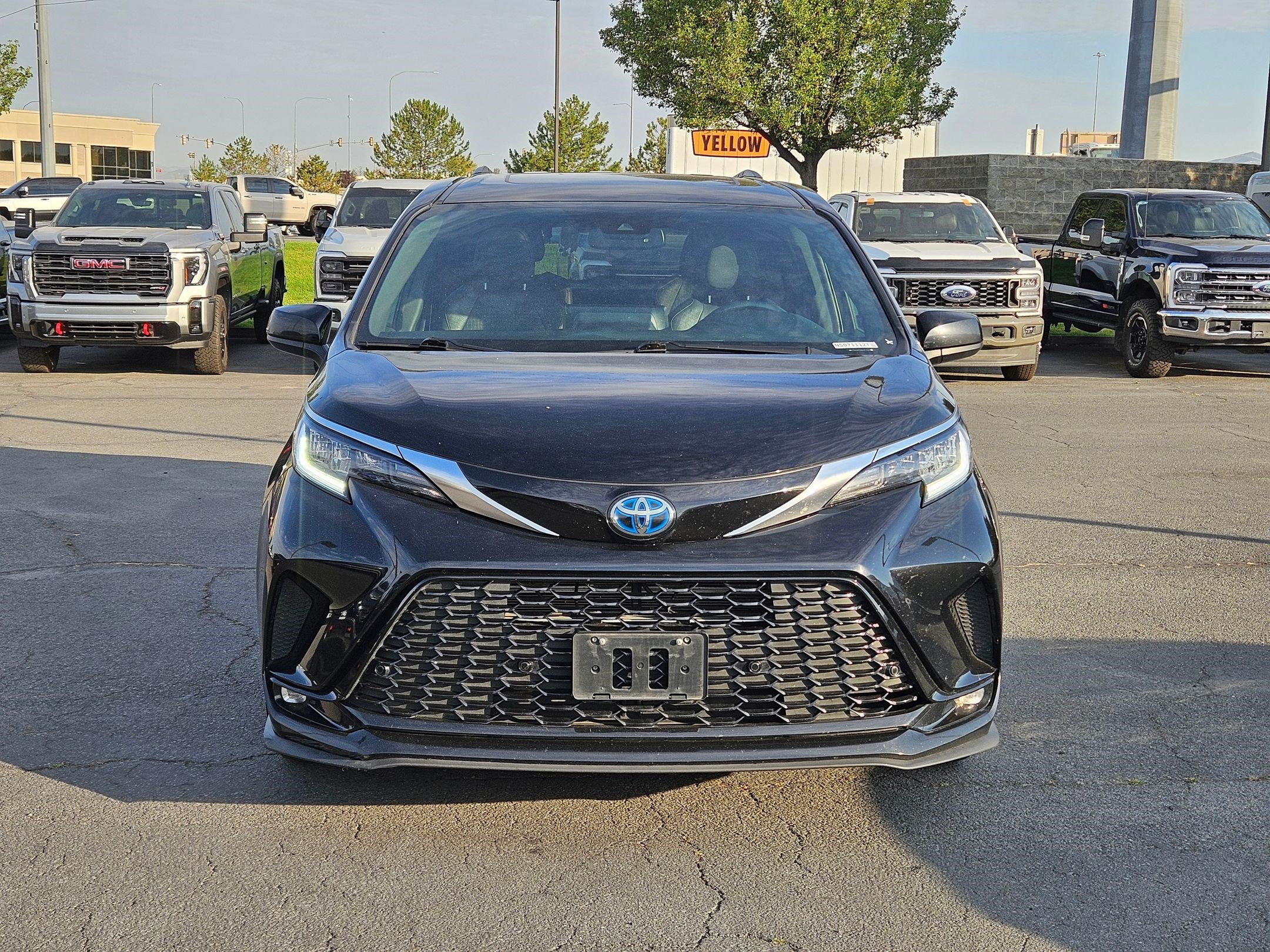 Used 2022 Toyota Sienna XSE AWD/4WD image 11