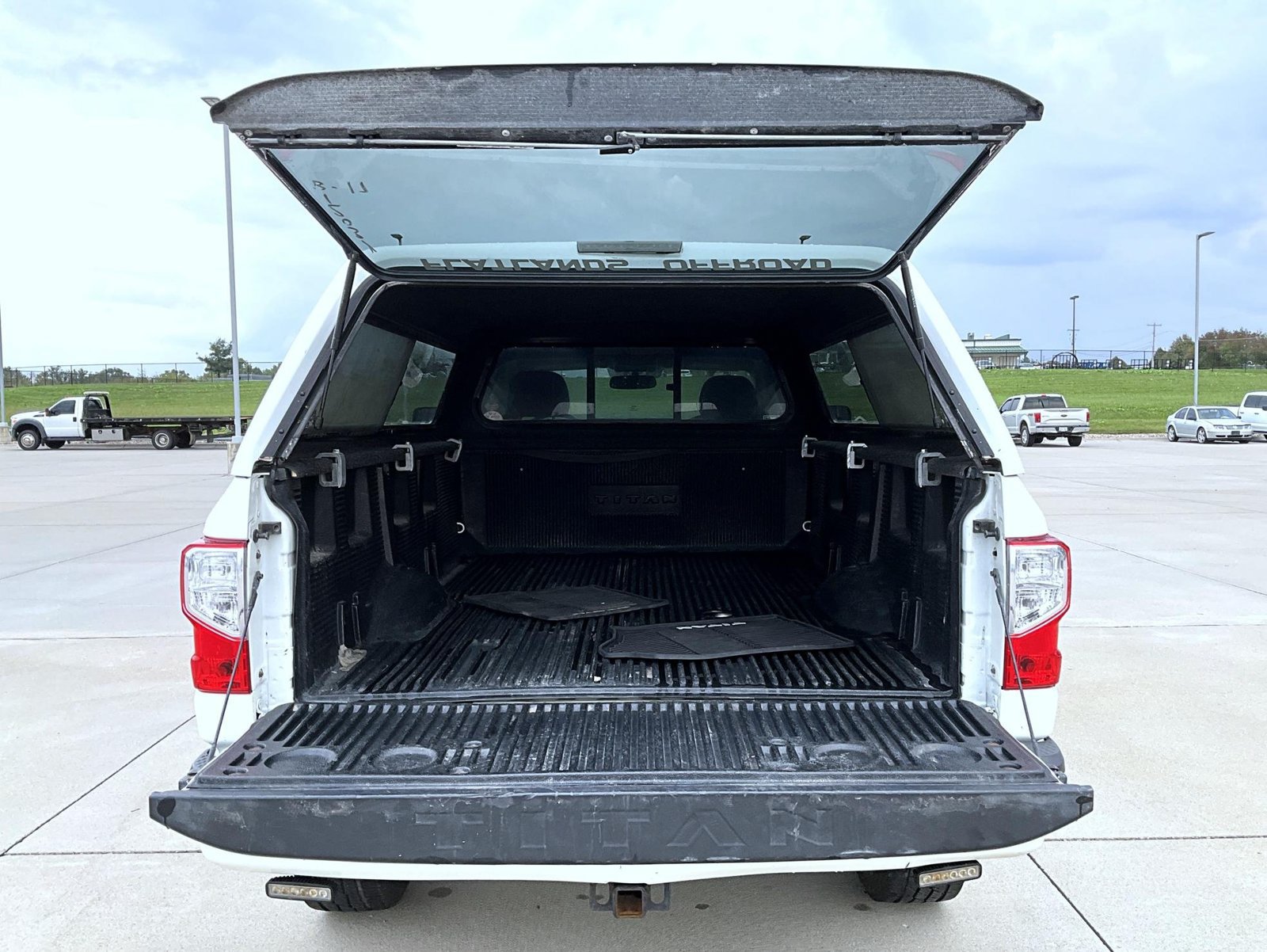 Used 2017 Nissan Titan SV AWD/4WD image 19