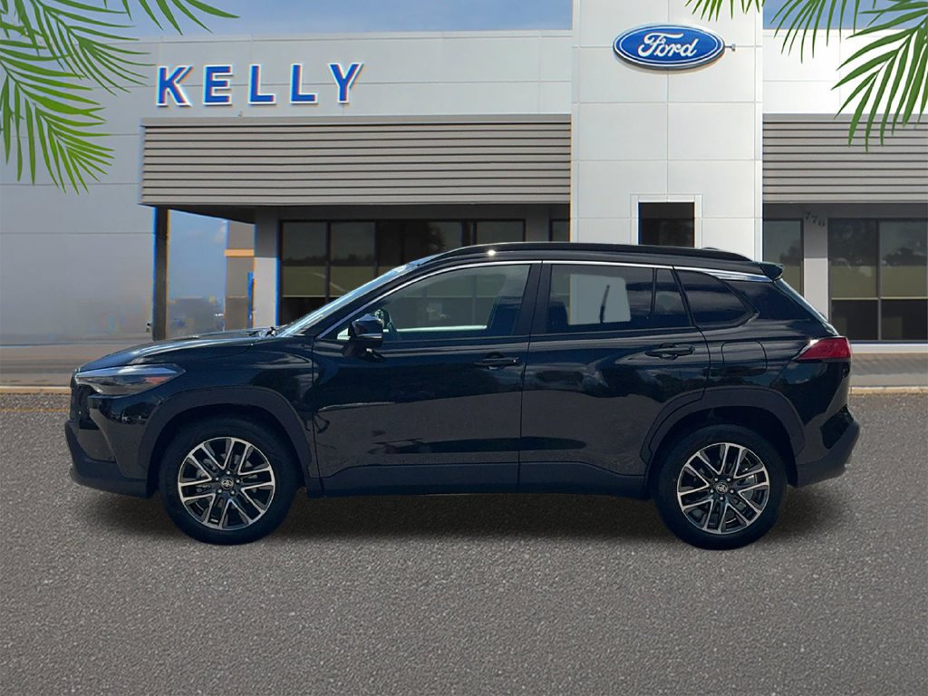 Used 2026 Toyota Corolla Cross XLE FWD image 2