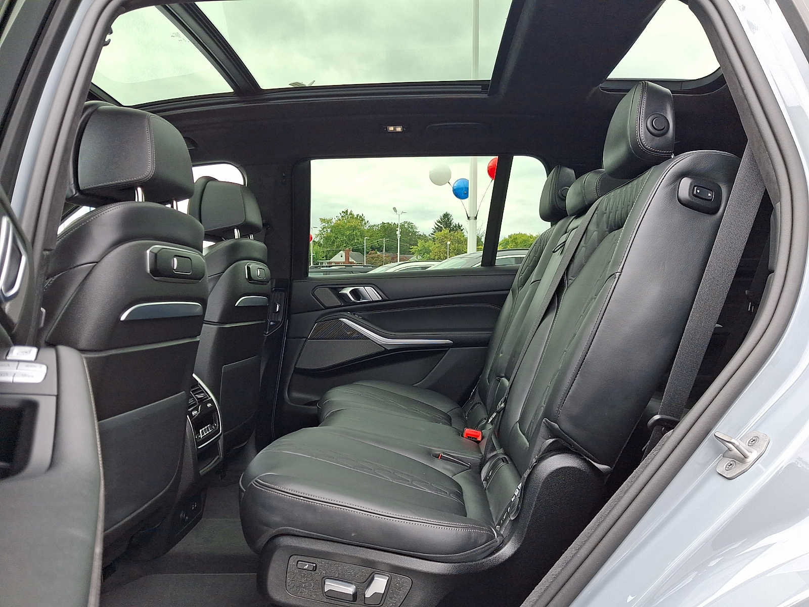 Used 2025 BMW X7 M60i AWD/4WD image 10