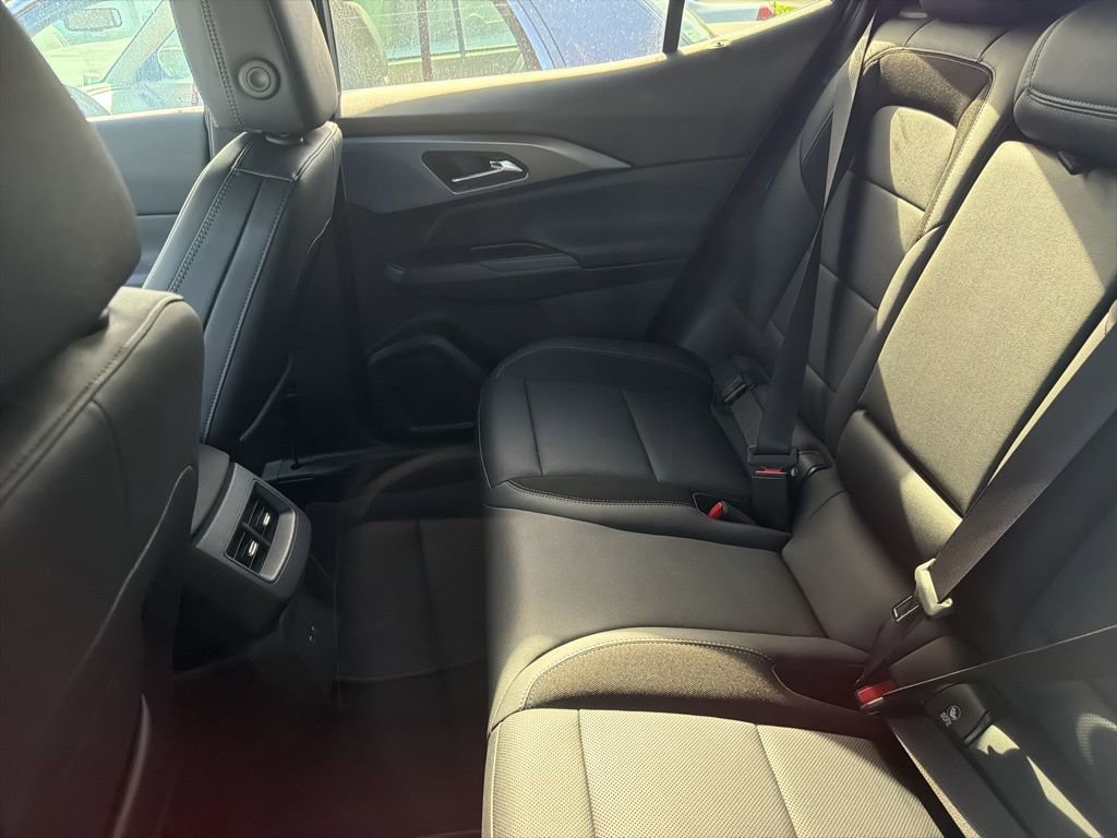 Used 2025 Chevrolet Equinox EV LT w/ Convenience Package image 6