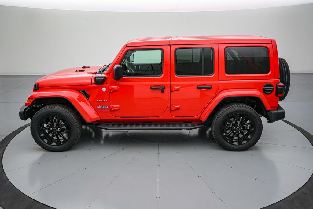Used 2024 Jeep Wrangler Unlimited Sahara AWD/4WD image 7