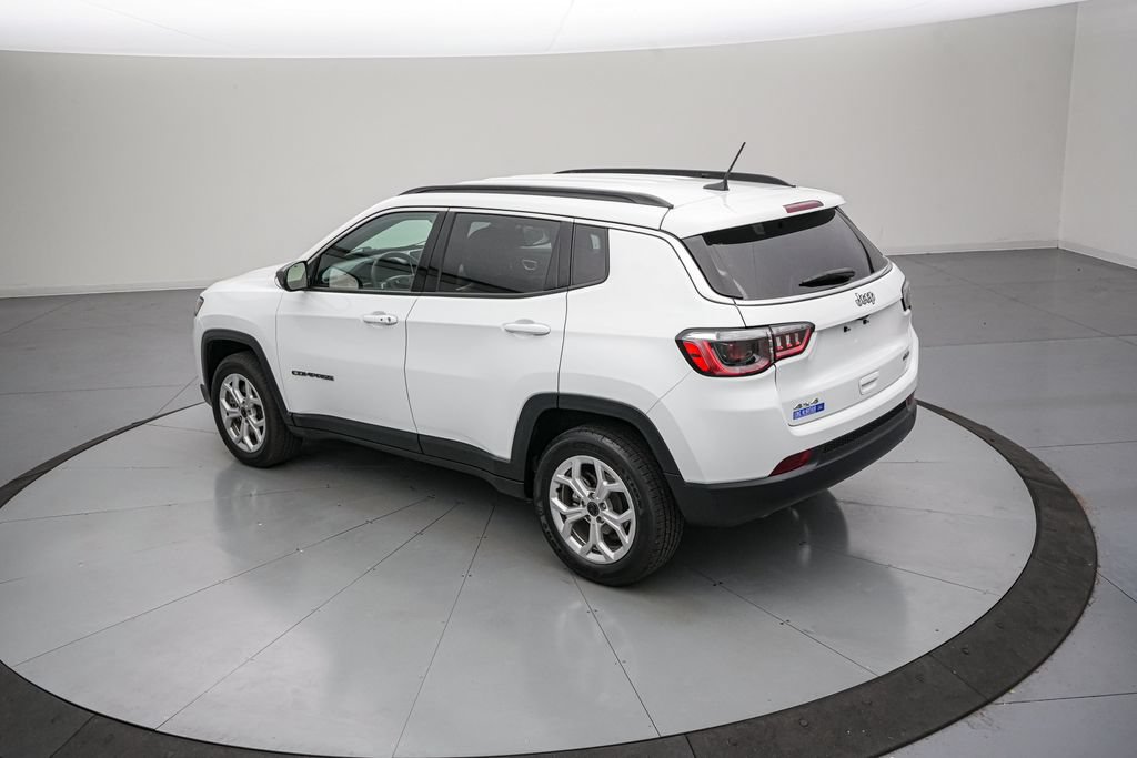 Used 2025 Jeep Compass Latitude AWD/4WD image 6