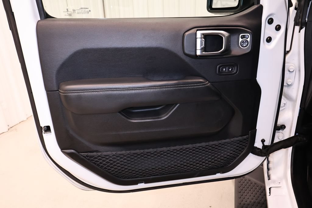 Used 2019 Jeep Wrangler Unlimited Sahara w/ Uconnect 4C Nav & Sound Group AWD/4WD image 11