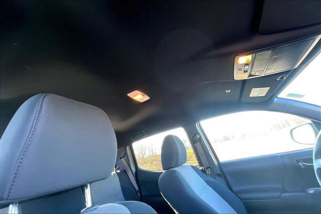Used 2022 Toyota Tacoma TRD Sport w/ Technology Package image 28