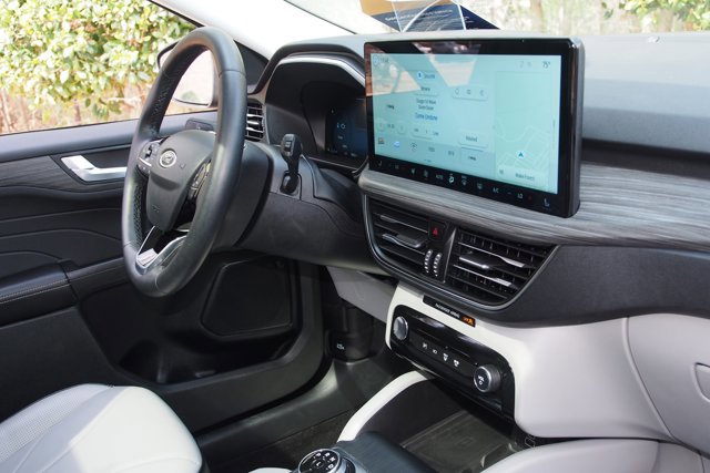 Certified 2025 Ford Escape SE w/ PHEV Premium Package image 10