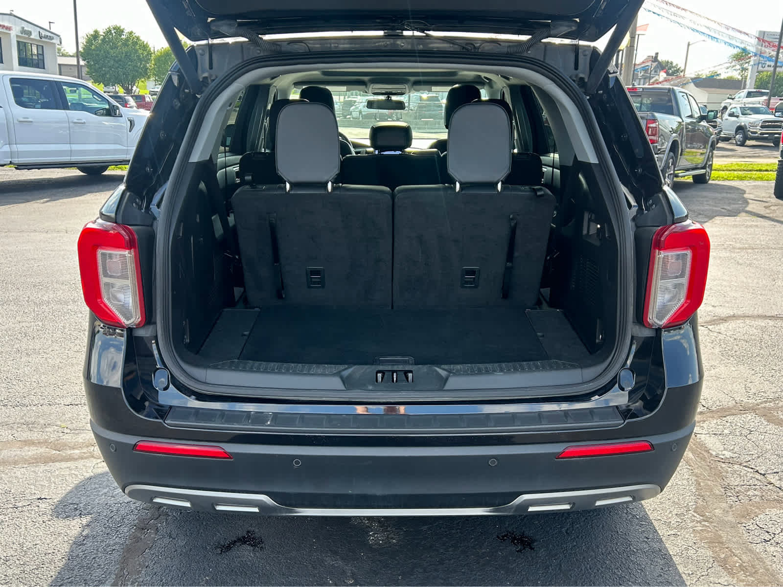 Certified 2023 Ford Explorer XLT image 6