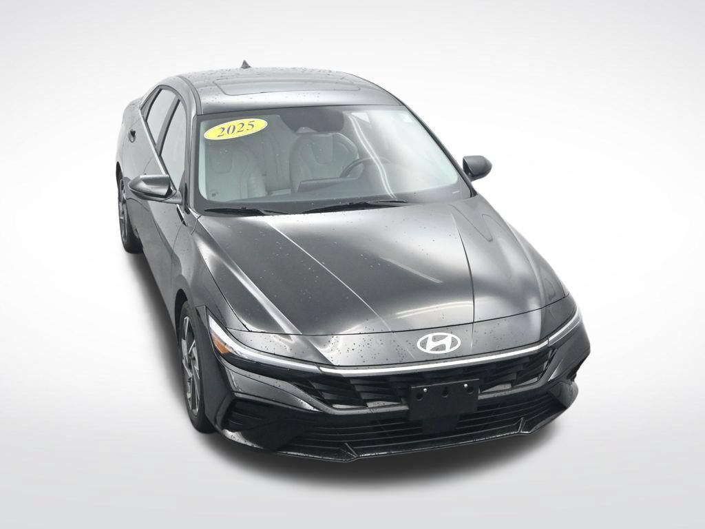 Used 2025 Hyundai Elantra Limited FWD image 31