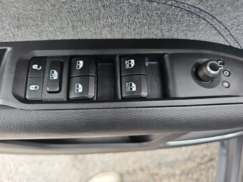 Used 2025 Jeep Compass Latitude AWD/4WD image 26