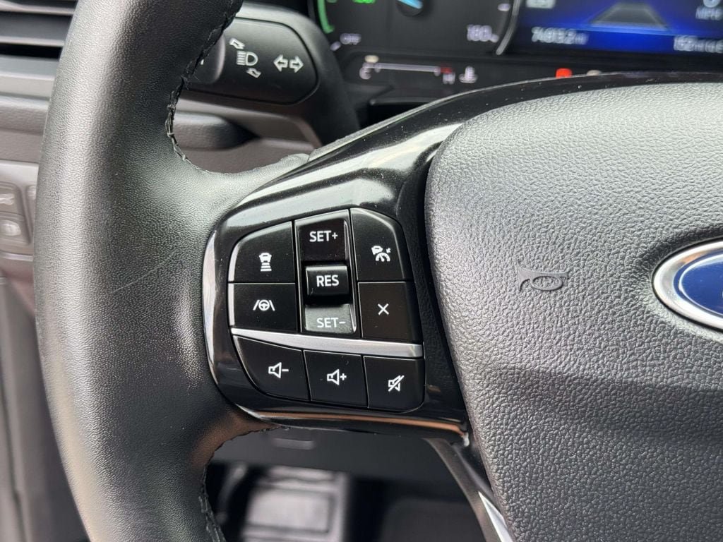 Certified 2021 Ford Escape SE w/ SE Sport Appearance Package FWD image 11