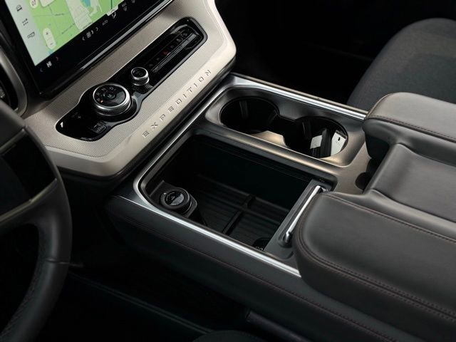 Certified 2025 Ford Expedition Active image 31