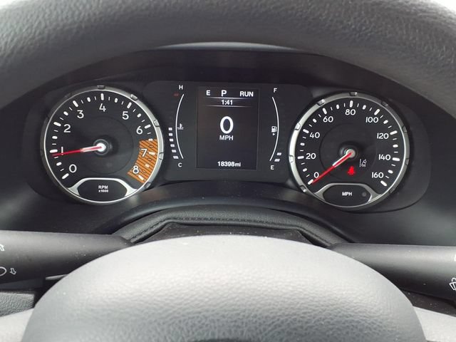 Used 2023 Jeep Renegade Latitude AWD/4WD image 19