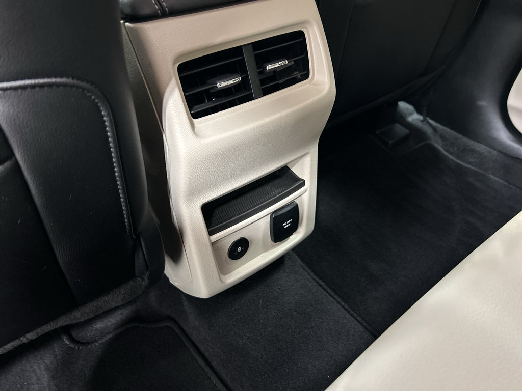 Certified 2024 Ford Edge Titanium AWD/4WD image 25