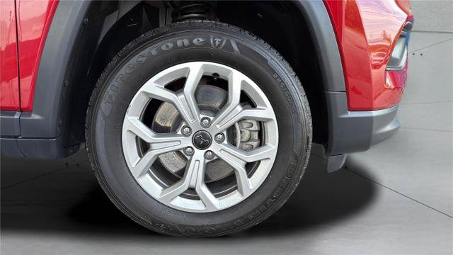 Used 2025 Jeep Compass Latitude w/ Sun & Sound Group AWD/4WD image 23