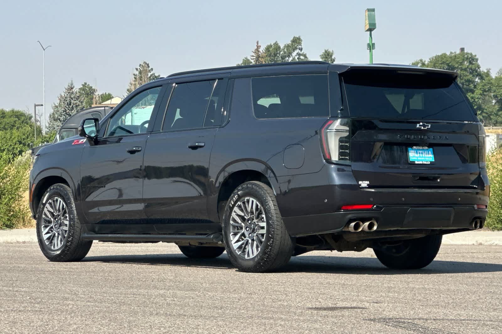 Used 2025 Chevrolet Suburban Z71 w/ Z71 Off-Road Package AWD/4WD image 6