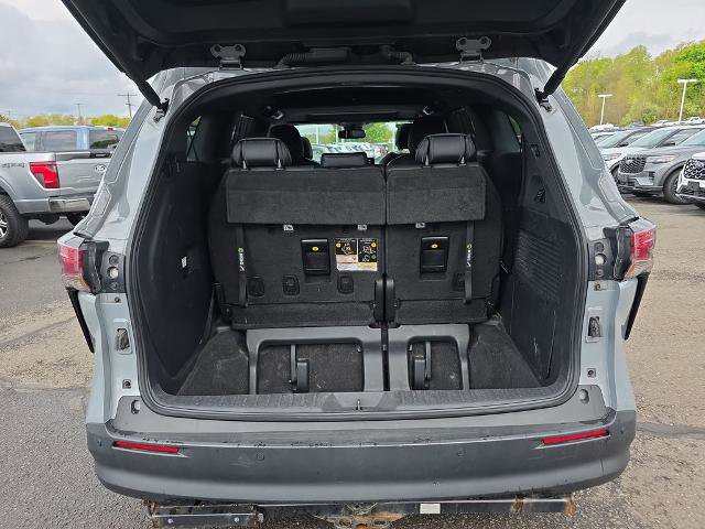 Used 2022 Toyota Sienna XLE Woodland Edition AWD/4WD image 16