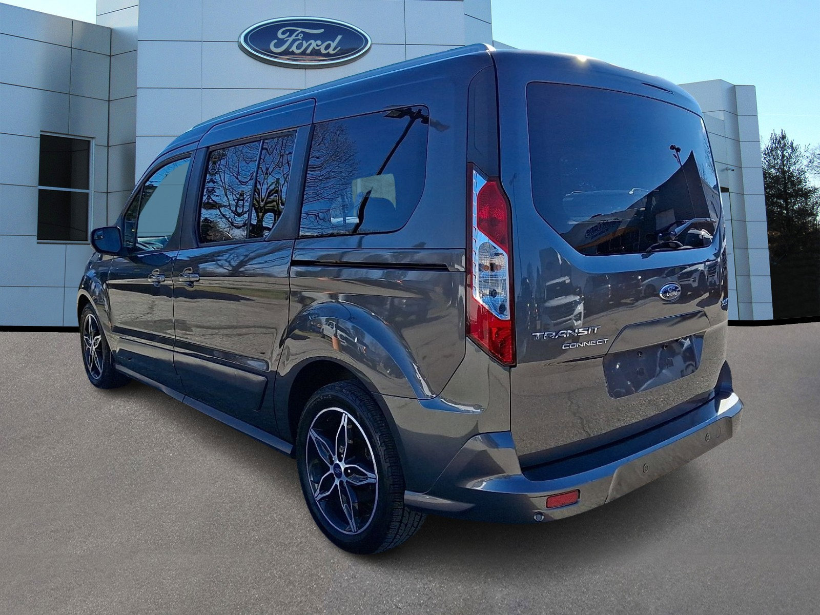 Certified 2018 Ford Transit Connect XLT image 5