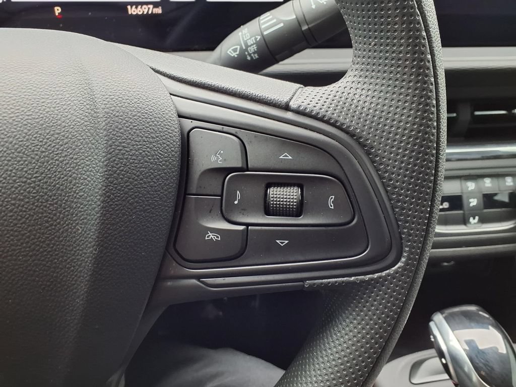 Used 2025 Buick Envista Preferred FWD image 19