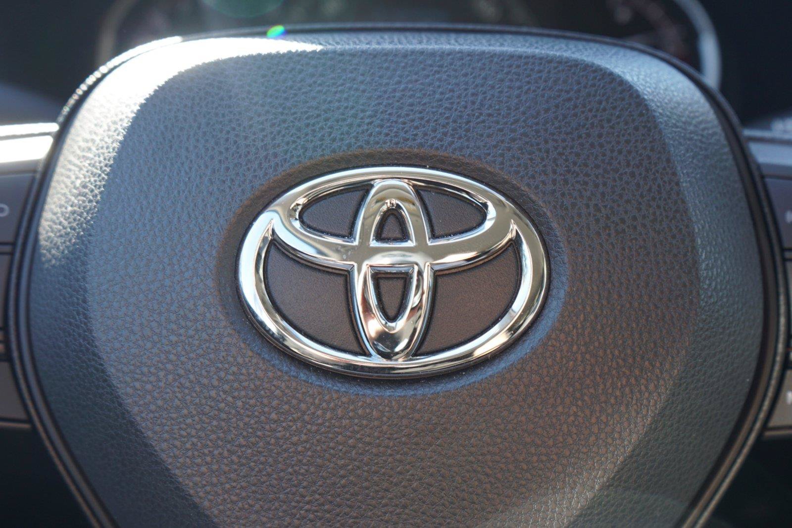 Used 2024 Toyota RAV4 XLE FWD image 14
