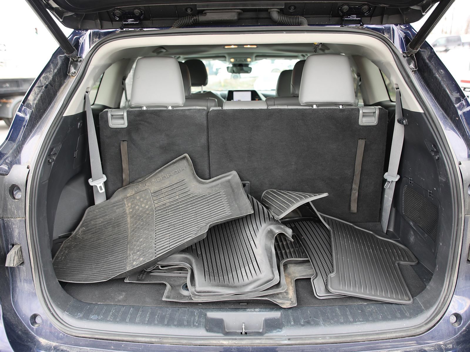 Used 2023 Toyota Highlander XLE AWD/4WD image 13