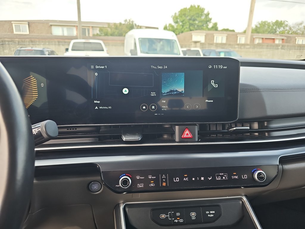 Used 2025 Kia Carnival FWD image 19