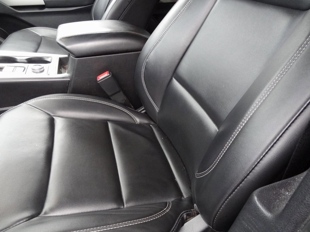 Certified 2022 Ford Explorer XLT w/ Equipment Group 202A image 12