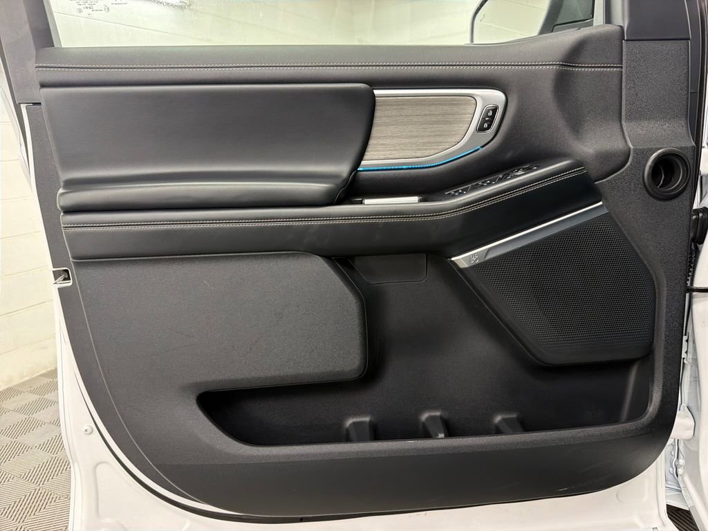 Certified 2025 Ford Expedition Max Platinum AWD/4WD image 17