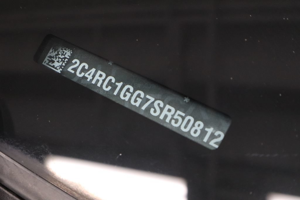 Used 2025 Chrysler Pacifica Limited FWD image 35