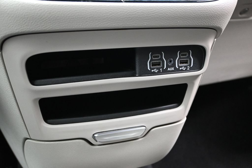 Used 2024 Chrysler Pacifica Touring-L FWD image 42