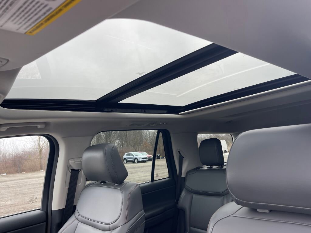Certified 2025 Ford Expedition Active image 16