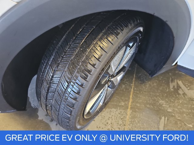 Used 2023 Chevrolet Bolt EUV LT w/ Convenience Package FWD image 30