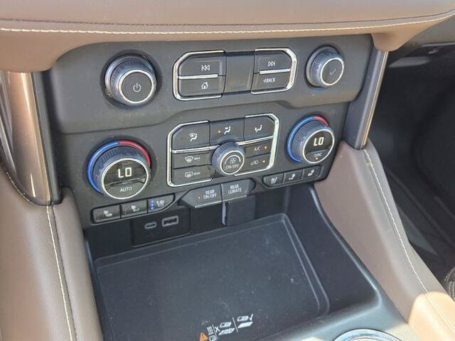 Used 2024 Chevrolet Suburban High Country w/ Premium Package RWD image 24
