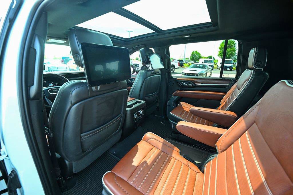 Used 2023 GMC Yukon XL Denali Ultimate AWD/4WD image 22