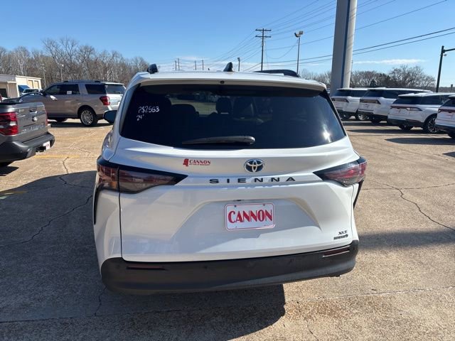 Used 2024 Toyota Sienna XLE image 4