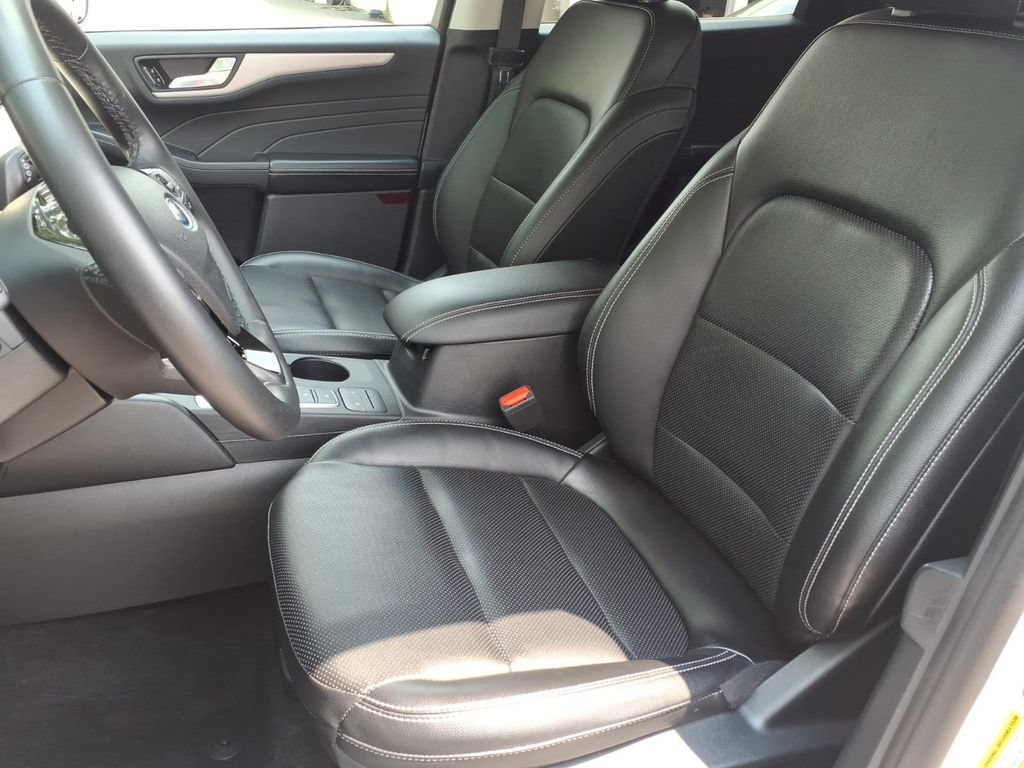 Certified 2022 Ford Escape SEL w/ Technology Package AWD/4WD image 18