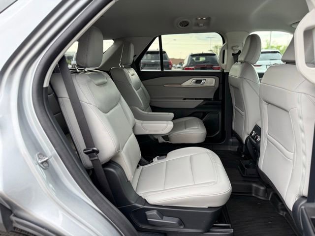 Certified 2025 Ford Explorer Active w/ Active Comfort Package AWD/4WD image 19