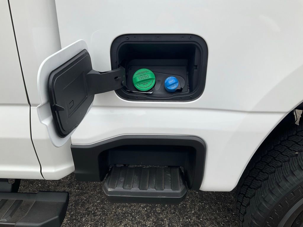 Certified 2025 Ford F350 Lariat w/ Black Appearance Package image 39