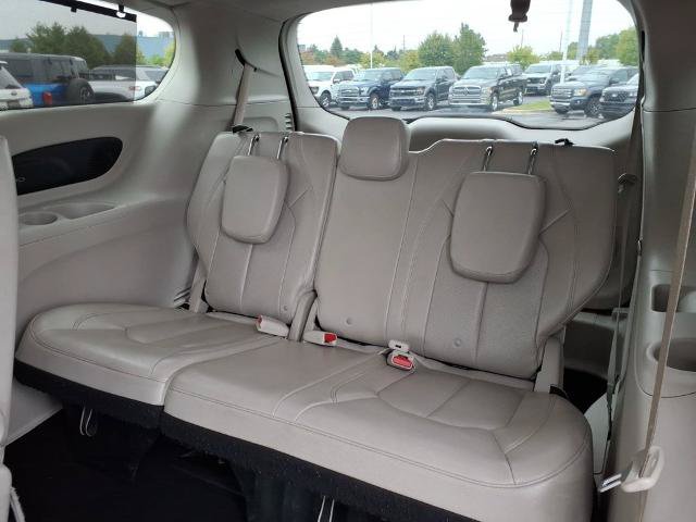 Used 2017 Chrysler Pacifica Touring-L Plus FWD image 11