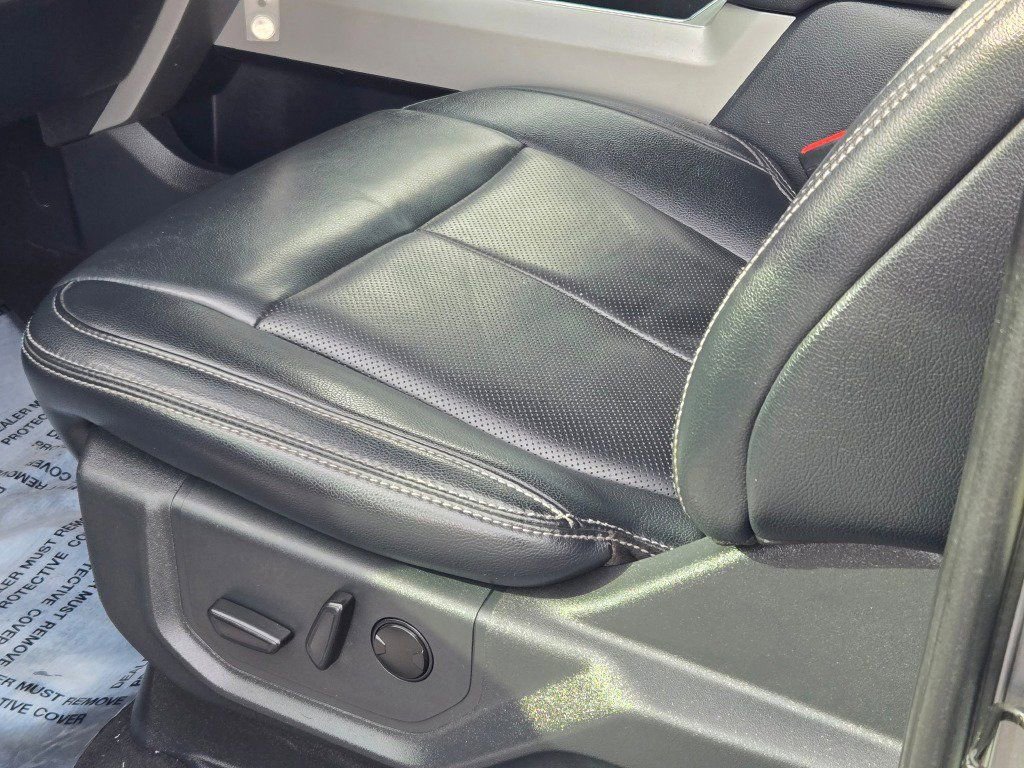 Certified 2022 Ford F250 Lariat w/ Snow Plow Prep Package image 22