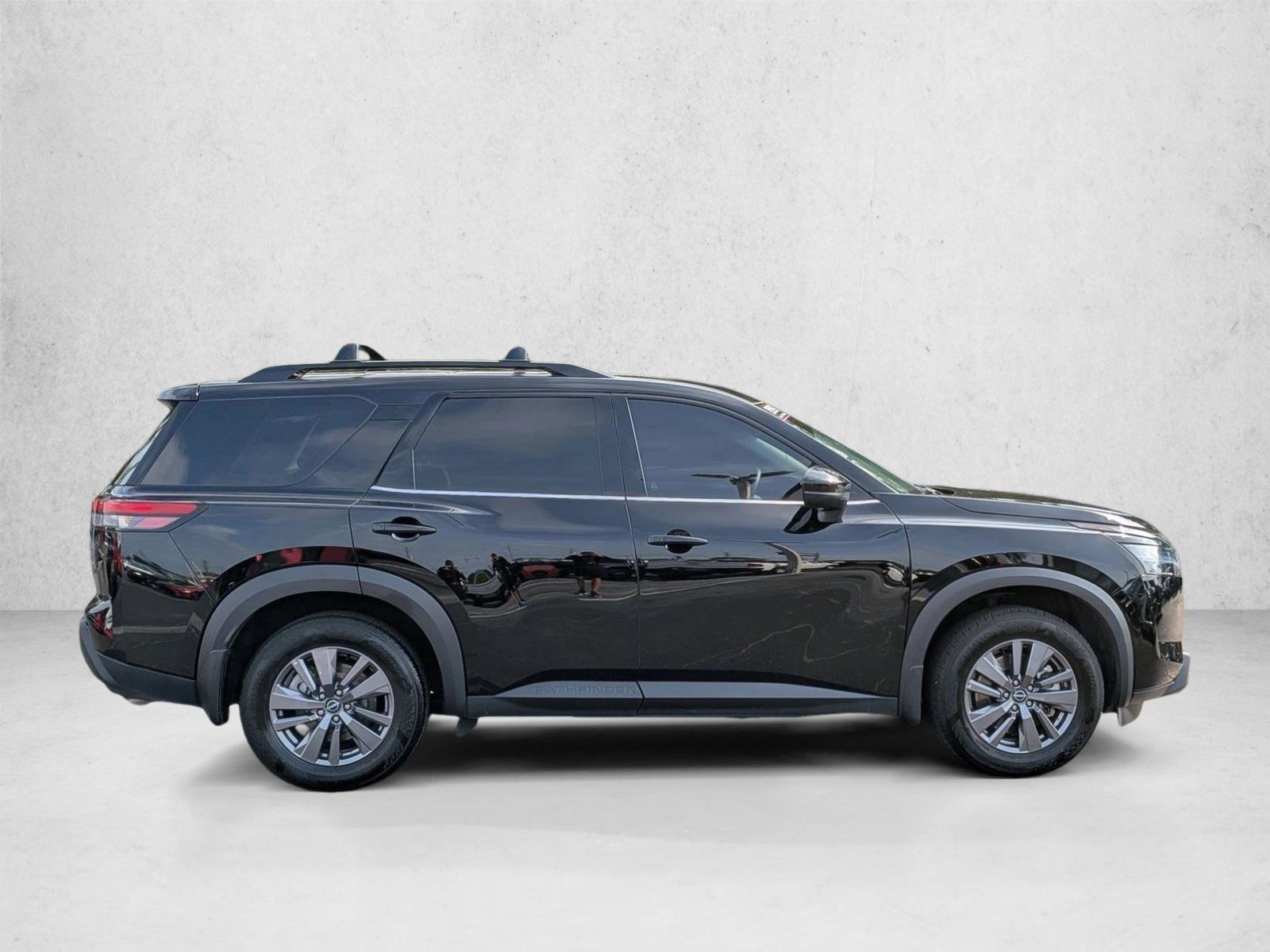 Used 2024 Nissan Pathfinder SV w/ SV Premium Package FWD video 4