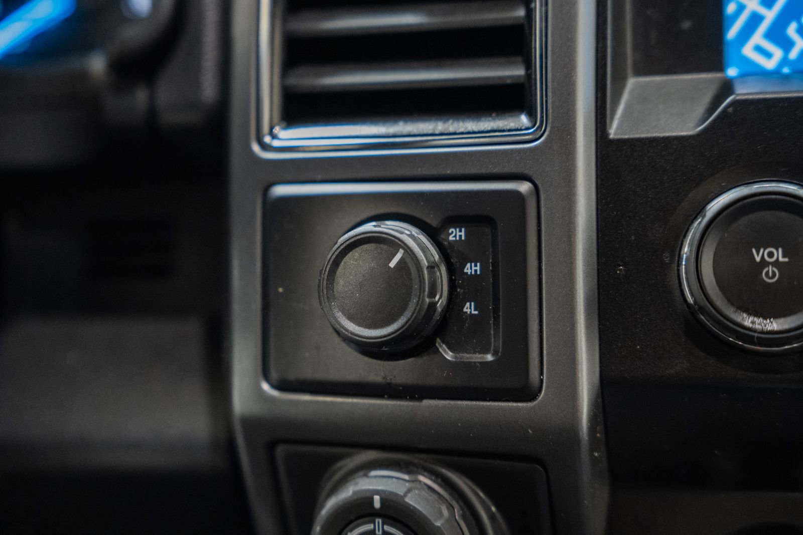 Certified 2020 Ford F150 XLT w/ Equipment Group 302A Luxury image 33