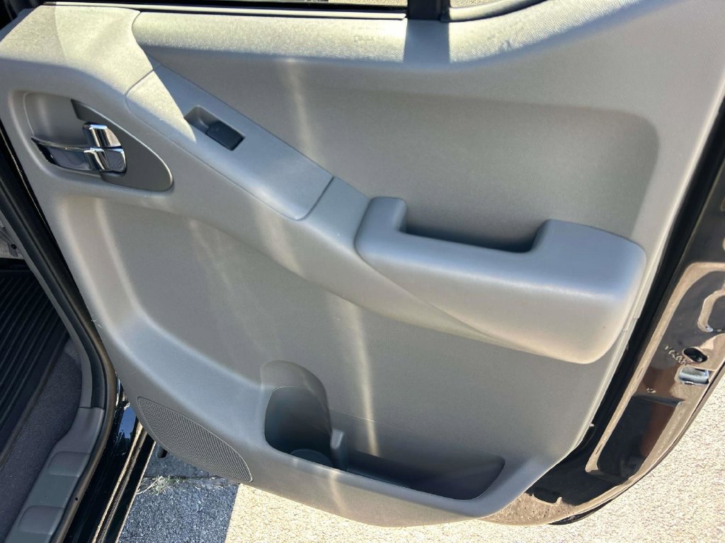 Used 2020 Nissan Frontier SV w/ Midnight Edition Floor Mats RWD image 22