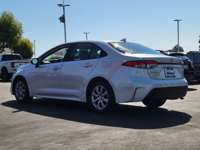 Used 2025 Toyota Corolla LE FWD image 2