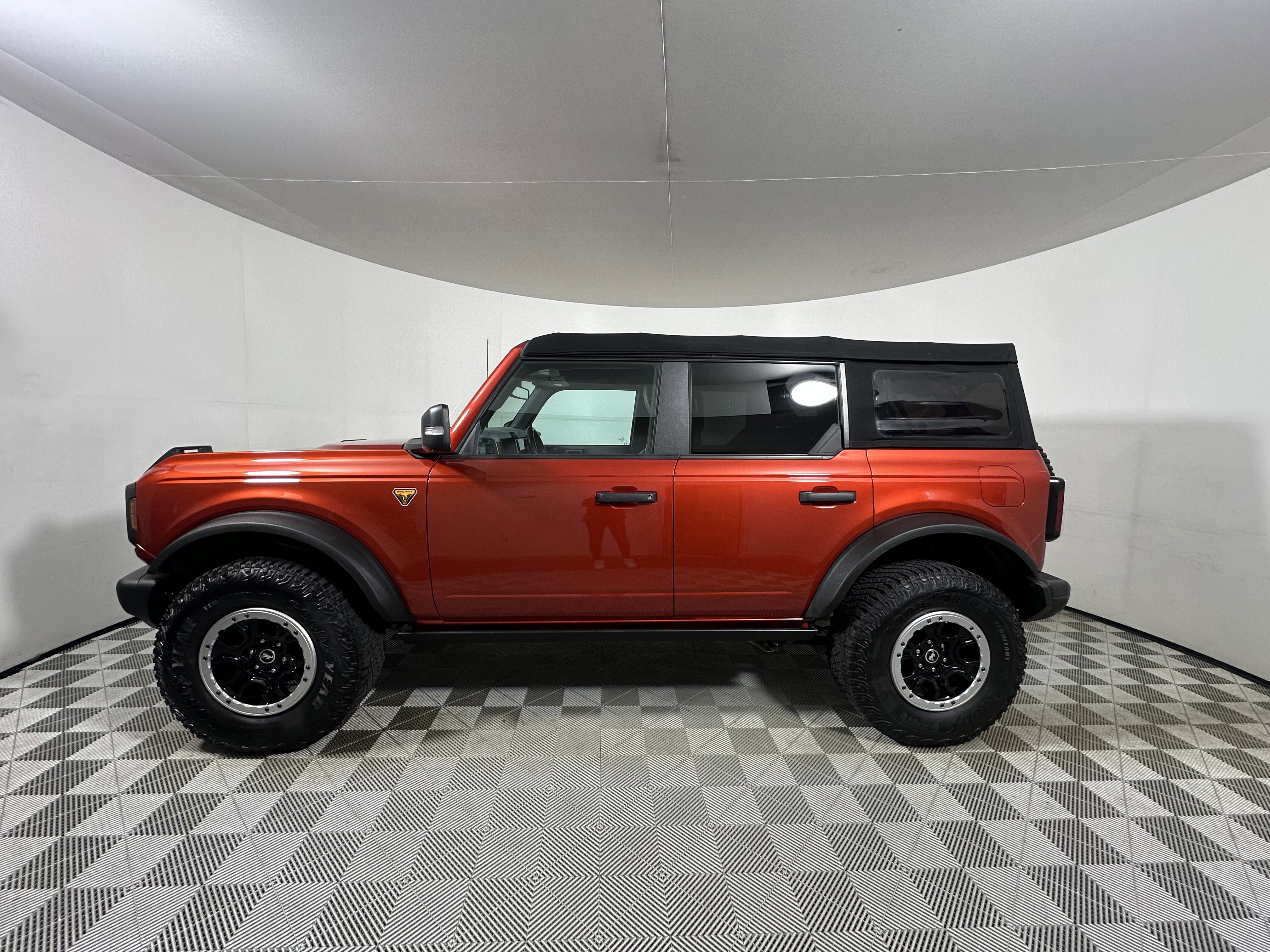 Certified 2022 Ford Bronco Badlands w/ Sasquatch Package AWD/4WD image 4