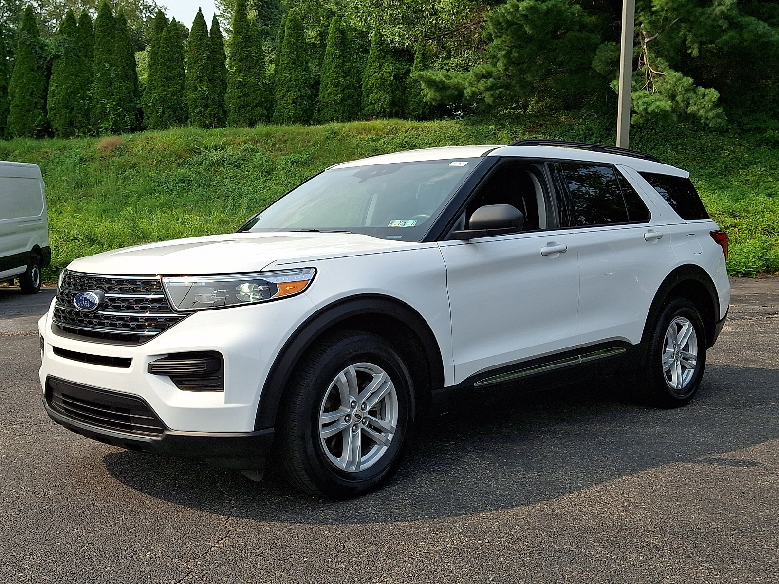 Certified 2023 Ford Explorer XLT AWD/4WD image 3