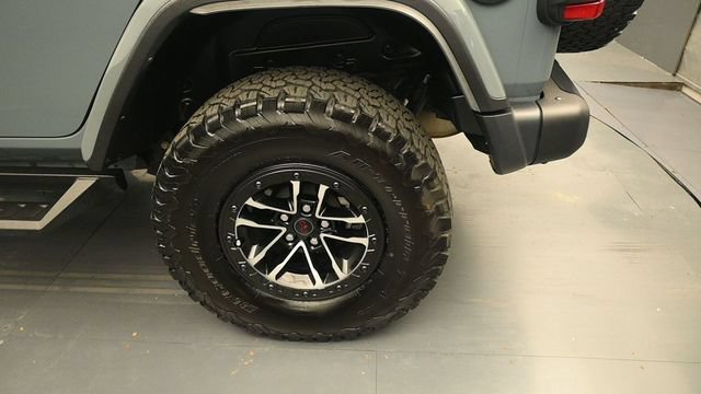 Used 2025 Jeep Wrangler Unlimited Rubicon AWD/4WD image 9